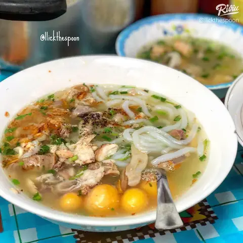 Hủ Tiếu Lòng Gà Ông Bà Tỵ: Khám Phá Hương Vị Ngon Quyến Rũ