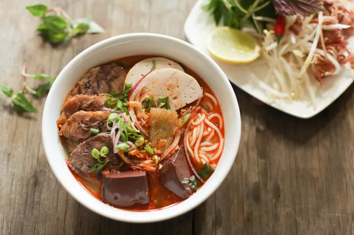 Khám Phá Hương Vị Đặc Trưng Của Bún Bò Huế