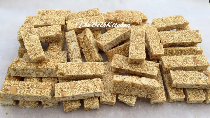 Review Kẹo Thèo Lèo Đậu Phộng: Đánh Giá Chi Tiết 5 Thương Hiệu Nổi Tiếng