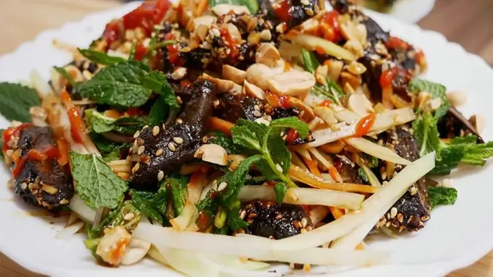 Khô Bò Đen Làm Từ Gì? Giải Mã Bí Mật Nguyên Liệu Và Cách Phân Biệt