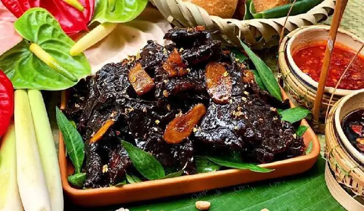 Khô Bò Đen Làm Từ Gì? Giải Mã Bí Mật Nguyên Liệu Và Cách Phân Biệt