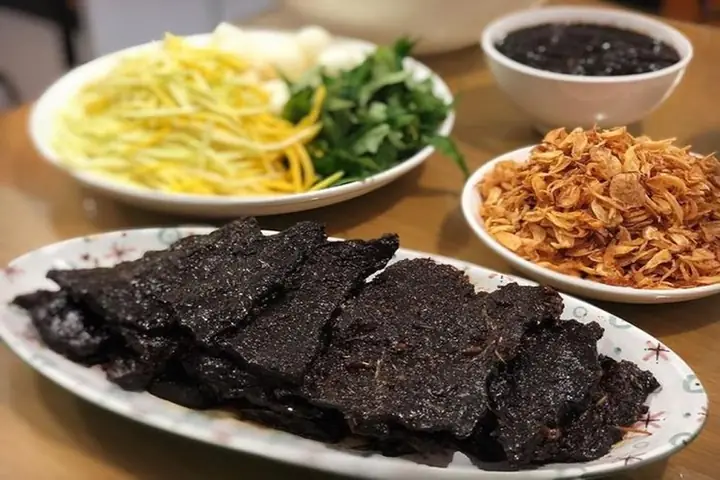 Khô Bò Đen Làm Từ Gì? Giải Mã Bí Mật Nguyên Liệu Và Cách Phân Biệt