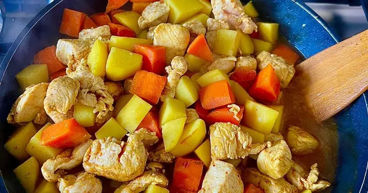 Hướng Dẫn Chi Tiết Cách Nấu Cà Ri Khoai Tây Thơm Ngon, Bổ Dưỡng Tại Nhà