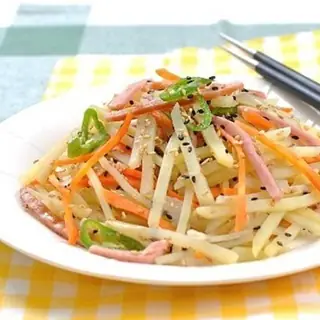 Các Biến Tấu Khoai Tây Xào Xúc Xích Ngon Mê Ly, Đổi Gió Cho Bữa Cơm Gia Đình