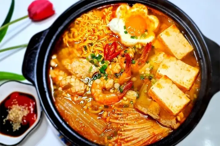 Khám Phá Sức Hút Khó Cưỡng Của Món Kim Chi Ăn Với Mì Tôm: Ngon Bất Ngờ Từ Sự Kết Hợp Đơn Giản Khám Phá Sức Hút Khó Cưỡng Của Món Kim Chi Ăn Với Mì Tôm: Ngon Bất Ngờ Từ Sự Kết Hợp Đơn Giản