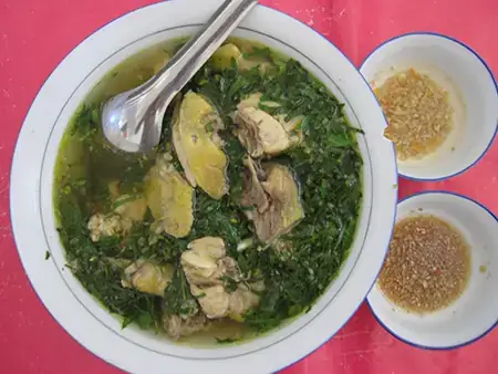 Cách Nấu Canh Thịt Gà Ngon Ngọt Với Các Loại Lá Dân Dã
