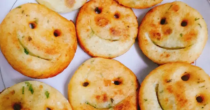 Cách Làm Bánh Khoai Tây Mặt Cười Thơm Ngon, Giòn Rụm Tại Nhà