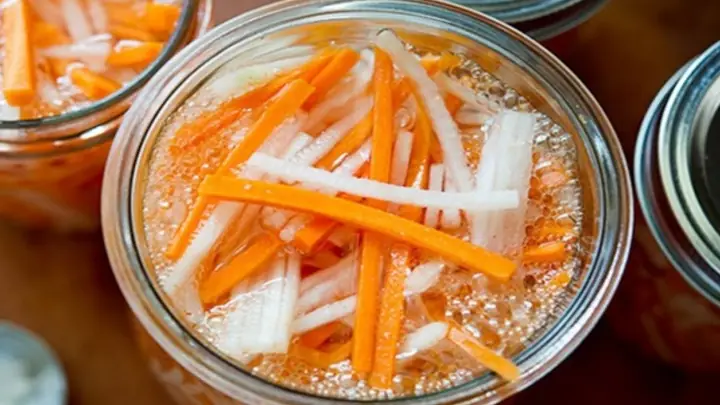 Hướng Dẫn Chi Tiết Cách Làm Dưa Chua Củ Cải Đỏ Giòn Ngon Tại Nhà