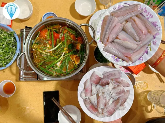 Lẩu Cá Khoai Hoài Thu: Khám Phá Đặc Sản Nức Tiếng Vùng Đất Cố Đô Lẩu Cá Khoai Hoài Thu: Khám Phá Đặc Sản Nức Tiếng Vùng Đất Cố Đô