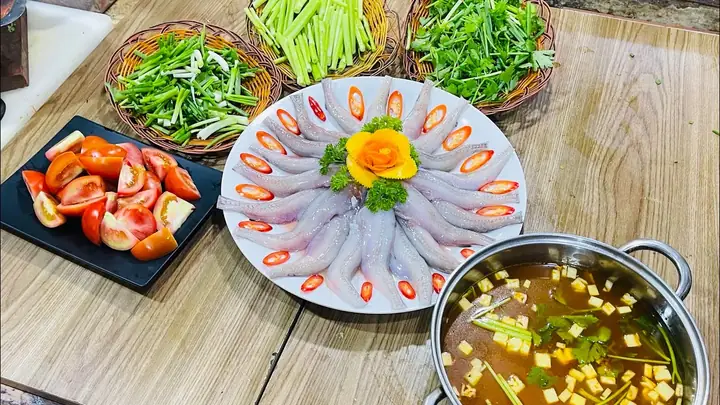 Lẩu Cá Khoai Hoài Thu: Khám Phá Đặc Sản Nức Tiếng Vùng Đất Cố Đô Lẩu Cá Khoai Hoài Thu: Khám Phá Đặc Sản Nức Tiếng Vùng Đất Cố Đô