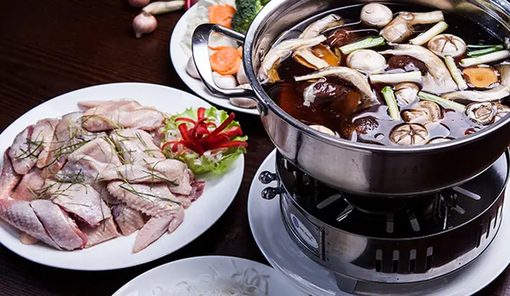 Lẩu Gà Ngải Cứu Thuốc Bắc: Công Thức Bí Truyền Và Lợi Ích Bất Ngờ Cho Sức Khỏe