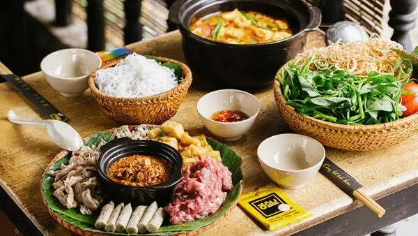 Lẩu Riêu Cua Ốc Bắp Bò: Khám Phá Hương Vị Tinh Túy Ẩm Thực Miền Bắc