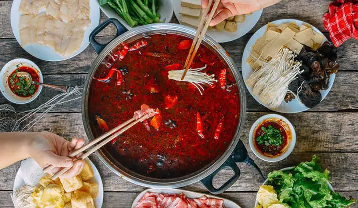 Review Lẩu Tê Cay Trùng Khánh: Có Thực Sự Cay "nóng" Như Lời Đồn?