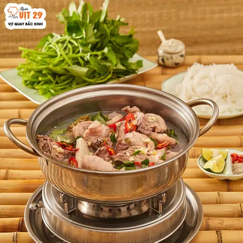 Lẩu Vịt Om Sấu Ngon Hà Nội: Bí Quyết Chọn Vịt, Om Sấu Và Nước Chấm Chuẩn Vị