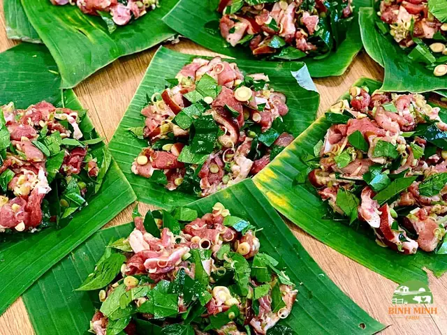 Lợn Bản Hấp Lá Chuối: Hương Vị Núi Rừng Và Bí Quyết Chế Biến Chuẩn Vị