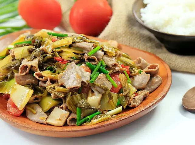 Món Lòng Bò Xào Dưa Chua Ngon Chuẩn Vị, Dễ Làm Tại Nhà