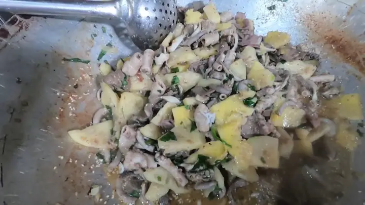 Lòng Dê Xào Gì Ngon? Khám Phá 7 Món Ăn Hút Cơm Từ Lòng Dê