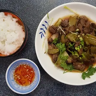 Lòng Gà Xào Dưa Chua: Công Thức Và Bí Quyết Chế Biến Món Ăn Dân Dã Chuẩn Vị