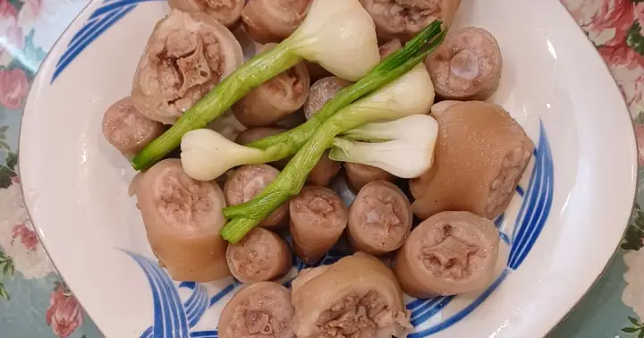 Luộc Đuôi Lợn Trong Bao Lâu? Bí Quyết Luộc Giòn Ngon, Không Hôi