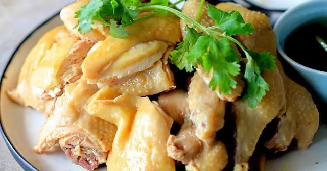 Luộc Gà Cho Gì Vào Để Thịt Trắng, Giòn Và Đậm Đà?
