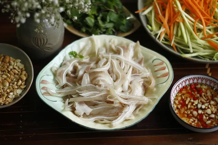Luộc Tai Heo Bao Lâu Thì Chín Và Giòn Ngon Nhất? Bí Quyết Từ Chuyên Gia Ẩm Thực