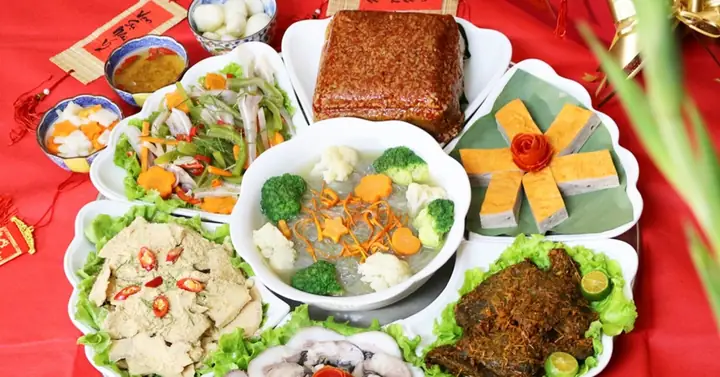 Mâm Cỗ Đơn Giản Ngày Tết: Gợi Ý Chi Tiết Và Cách Bài Trí Cho Ngày Xuân Sum Vầy Mâm Cỗ Đơn Giản Ngày Tết: Gợi Ý Chi Tiết Và Cách Bài Trí Cho Ngày Xuân Sum Vầy
