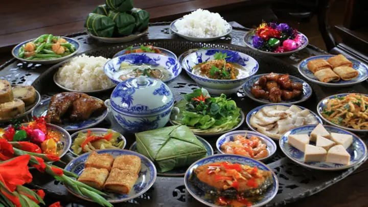 Mâm Cỗ Ngày Nắng Nóng: Gợi Ý Thực Đơn Thanh Mát, Bổ Dưỡng Cho Bữa Cơm Gia Đình