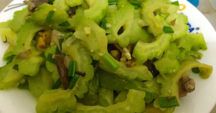 Mề Gà Xào Mướp Đắng: Bí Quyết Chế Biến Món Ngon Đưa Cơm