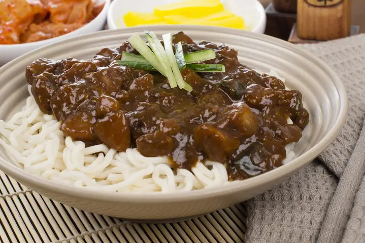 Top 10 Mì Tương Đen Trung Quốc Ngon Nhất: Đánh Giá Chi Tiết & Khuyến Nghị