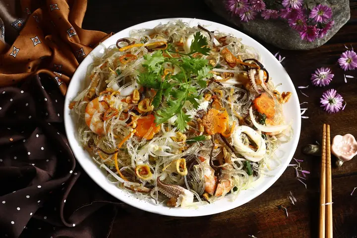 Công Thức Nấu Miến Xào Hải Sản Kiểu Thái Chuẩn Vị, Thơm Ngon Hấp Dẫn
