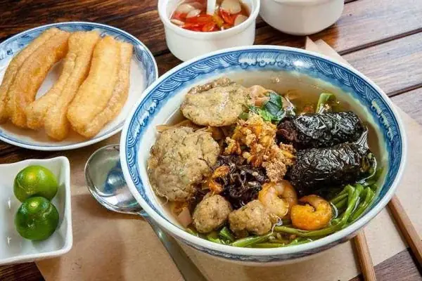 Khám Phá Món Bánh Đa Cua Hải Phòng: Hương Vị Tinh Hoa Ẩm Thực Xứ Cảng
