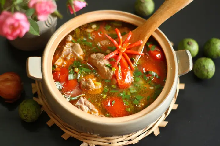 Món Canh Sườn Nấu Sấu: Bí Quyết Chế Biến Thơm Ngon, Chua Thanh Mát Cho Ngày Hè