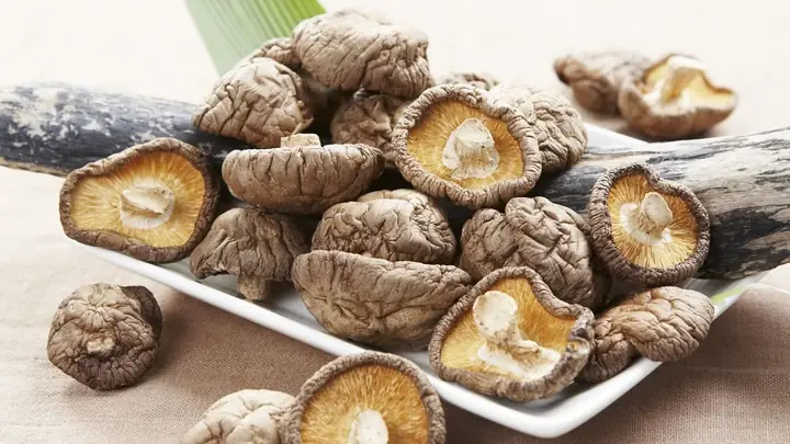 So Sánh Nấm Đông Cô Và Nấm Hương: Đâu Là Lựa Chọn Tốt Nhất Cho Gian Bếp Của Bạn?