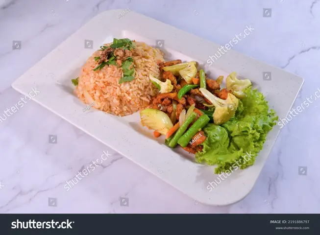 Công Thức Nấu Nasi Putih Ayam Goreng Kunyit Chuẩn Vị, Thịt Gà Mềm Không Bị Khô Công Thức Nấu Nasi Putih Ayam Goreng Kunyit Chuẩn Vị, Thịt Gà Mềm Không Bị Khô