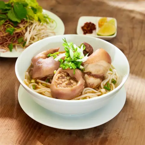 Cách Nấu Bún Giò Heo Miền Nam Chuẩn Vị, Thơm Ngon Khó Cưỡng