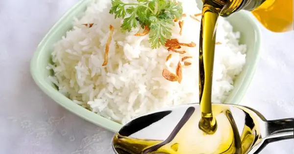 Nấu Cơm Với Dầu Dừa: Công Thức Và Lợi Ích Bất Ngờ Cho Bữa Ăn Gia Đình