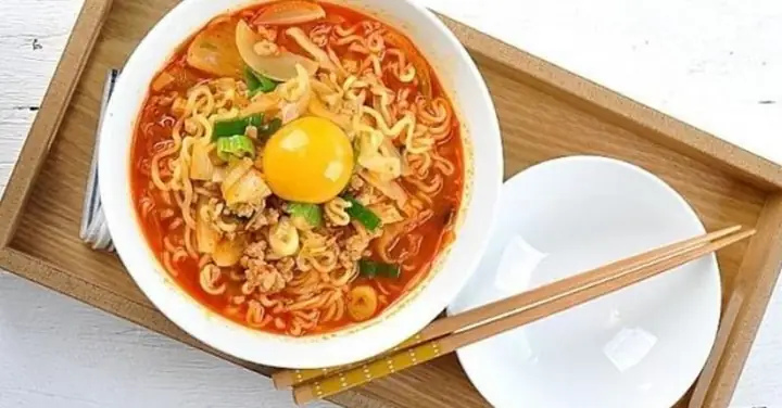 Hướng Dẫn Chi Tiết Cách Nấu Mì Tôm Bằng Lò Vi Sóng An Toàn Và Thơm Ngon Hướng Dẫn Chi Tiết Cách Nấu Mì Tôm Bằng Lò Vi Sóng An Toàn Và Thơm Ngon