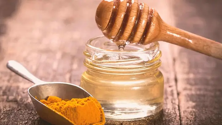 Tuyệt Chiêu Ngâm Mật Ong Với Nghệ: Cẩm Nang Chi Tiết Từ A-z Cho Người Mới Bắt Đầu Tuyệt Chiêu Ngâm Mật Ong Với Nghệ: Cẩm Nang Chi Tiết Từ A-z Cho Người Mới Bắt Đầu