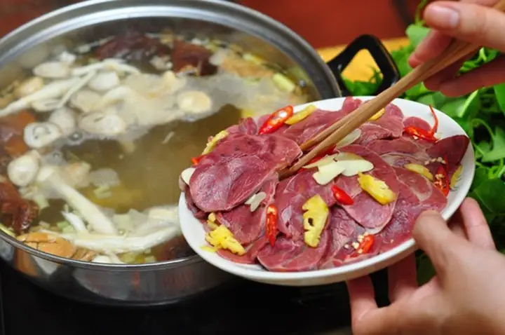 10+ Nguyên Liệu Nấu Lẩu Bò Cần Thiết Cho Một Nồi Nước Dùng Thơm Ngon