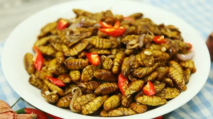Công Thức Nhộng Ong Xào Sả Ớt Cay Nồng, Đậm Đà Chuẩn Vị Miền Tây