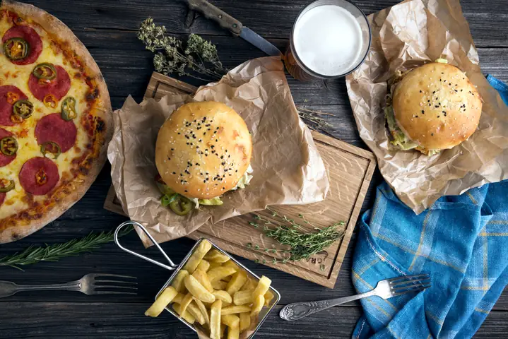 Khám Phá Các Món Ăn Nhanh Ngon Nhất Thế Giới: Từ Bánh Mì Việt Nam Đến Hamburger Mỹ Khám Phá Các Món Ăn Nhanh Ngon Nhất Thế Giới: Từ Bánh Mì Việt Nam Đến Hamburger Mỹ
