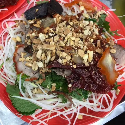 Đánh Giá Chi Tiết Nộm Bò Khô Long Vi Dung: Hương Vị Chuẩn Vị Hà Nội Có Xứng Đáng?