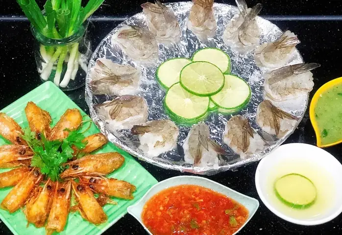 Công Thức Nước Chấm Gỏi Tôm Sống Chuẩn Vị: Chua Cay Mặn Ngọt Hài Hòa