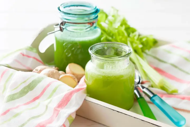 Tác Hại Khôn Lường Của Nước Ép Cần Tây Dứa Nếu Uống Sai Cách