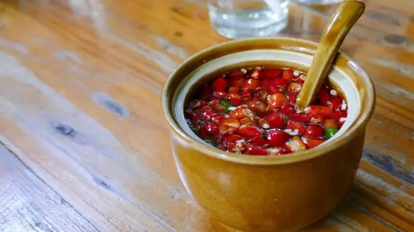 Nước Mắm Chay Làm Từ Gì? Giải Mã Bí Quyết Tạo Ra Hương Vị Umami Đậm Đà Từ Thực Vật Nước Mắm Chay Làm Từ Gì? Giải Mã Bí Quyết Tạo Ra Hương Vị Umami Đậm Đà Từ Thực Vật