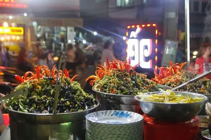 Khám Phá Vẻ Đẹp Ẩm Thực: Đâu Là Địa Chỉ Cho Món Ốc Hút Ngon Đà Nẵng?