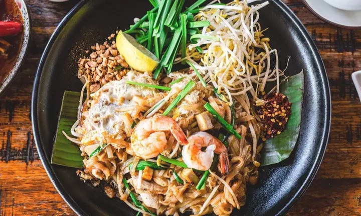 Pad Thái Là Món Gì? Nguồn Gốc, Nguyên Liệu Và Cách Nấu Đúng Vị