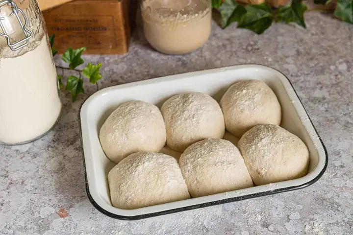 Cách Làm Pâte À Pizza Au Levain: Bí Quyết Cho Lớp Vỏ Giòn Rụm Và Lớp Ruột Xốp Mềm