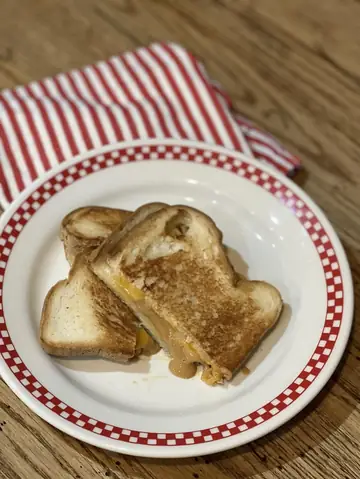Bánh Mì Bơ Lạc Phô Mai: Hương Vị Kén Người Hay Tuyệt Phẩm Ẩm Thực Bị Đánh Giá? Bánh Mì Bơ Lạc Phô Mai: Hương Vị Kén Người Hay Tuyệt Phẩm Ẩm Thực Bị Đánh Giá?