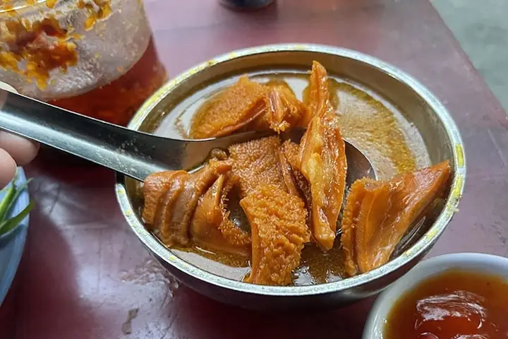 Phá Lấu Là Món Gì? Nguồn Gốc, Ý Nghĩa Và Các Món Ăn Đặc Trưng